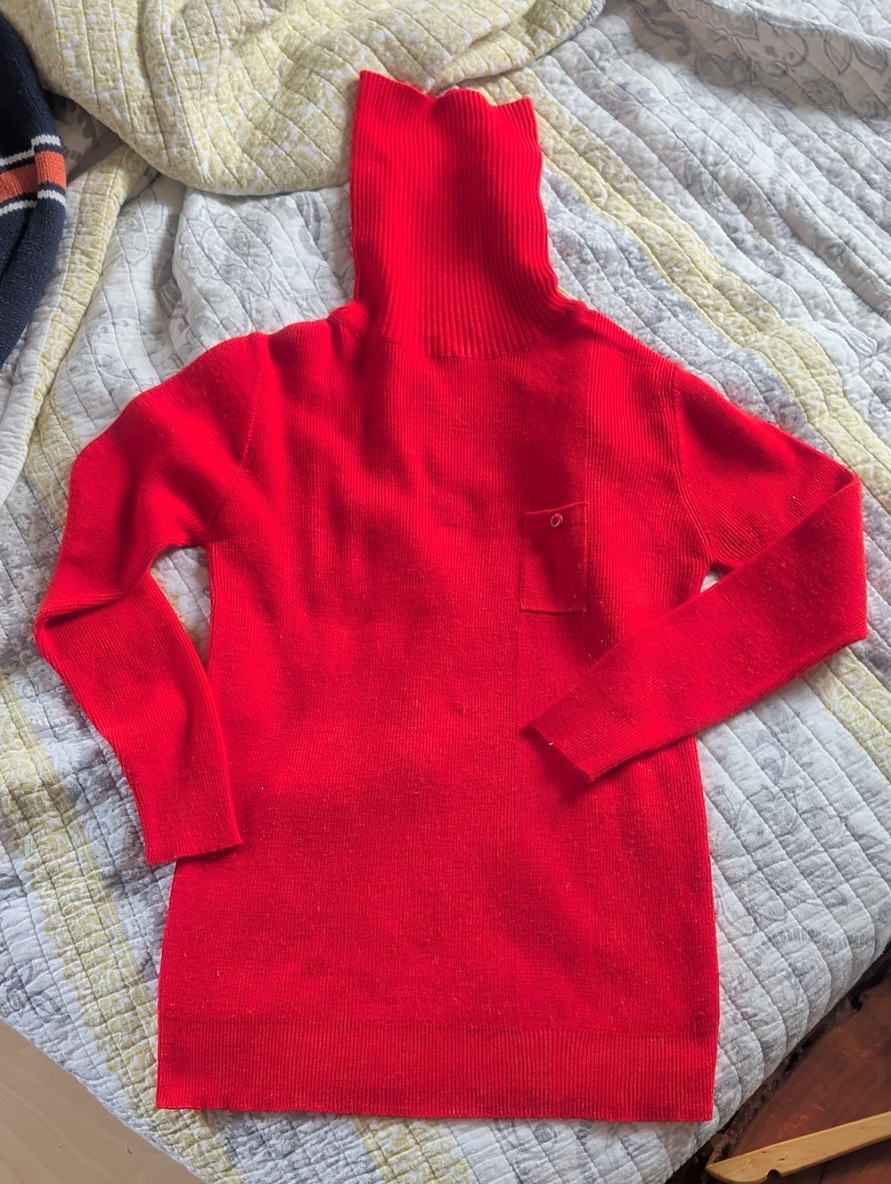 Vintage Women’s Red Turtleneck Sweater